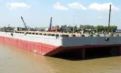 Đóng mới sà lan chuyên dụng dầu khí trọng tải 15.000 tấn