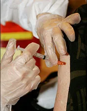 Hơn 1.000 người bị tiêm vaccine giả