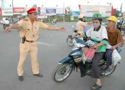 Phải ghi số xe trên phiếu bảo hiểm xe gắn máy