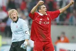 Lucio - Cú đấm từ xa ảnh 1