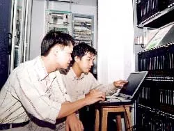 Chờ đợi VinaPhone và MobiFone cổ phần hóa!