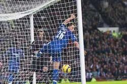 Mourinho đằng sau gương mặt dũng cảm ảnh 1