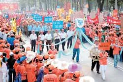 Đầu tư xây dựng nhà ở cho người lao động thu nhập thấp