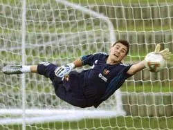 Đại gia Premiership nhắm đến Casillas ảnh 1