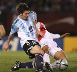 Leonel Messi: " Tôi hoàn toàn khác biệt với Rooney" ảnh 1