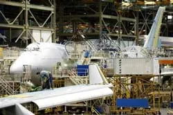 Công bố máy bay mới B-747-8 cạnh tranh với A-380