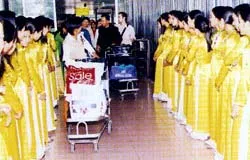 Việt Nam chuẩn bị cho Việt Kiều về quê ăn tết