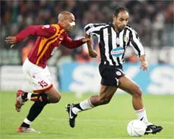 Juventus đại phá thành Roma