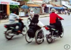 Xe lăn đu bám tự do trên đường ảnh 2