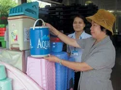 Hàng nhựa lên ngôi