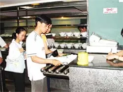 Cơm “bụi” sinh viên