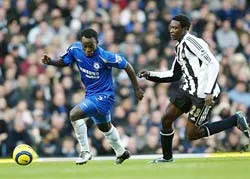 Trước ngưỡng cửa vòng 14: Dễ và khó ảnh 1