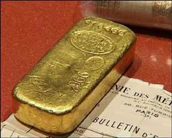 Giá vàng tăng đến mức kỷ lục mới 496,9 USD