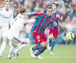 Tôn vinh bóng đá đẹp ảnh 1