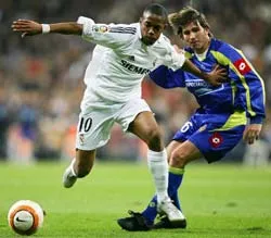 Robinho quyết thích ứng với vai tiền đạo cắm ảnh 1