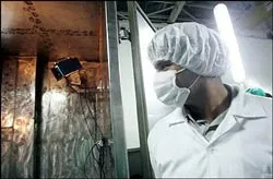 Tỏ thái độ cứng rắn trong vấn đề hạt nhân