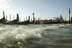 Mưa tuyết và lũ lụt gây thiệt hại 350 triệu euro