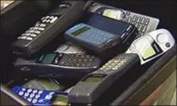 Khám phá một đường dây buôn lậu ĐTDĐ quy mô lớn