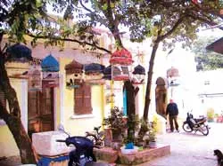 Làng nhỏ dần vì dự án