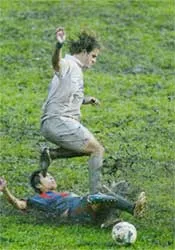 HA.GL giành 3 điểm trong trận "thủy chiến" ảnh 1