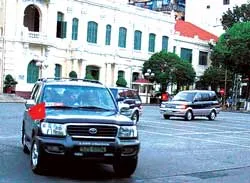 Khởi hành tour du lịch đường bộ Caravan