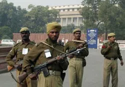 Bị đe dọa đánh bom, các nghị sĩ sơ tán khẩn cấp