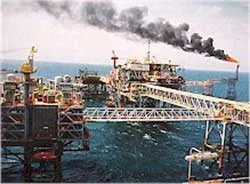 Giá dầu thế giới tiếp tục giảm