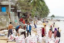 Tập trung thực hiện các biện pháp khắc phục hậu quả mưa lũ ở miền Trung