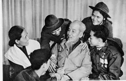 Bài 2: Người bảy lần được gặp Bác Hồ