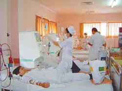 Bệnh viện ở hai tuyến phải “chia lửa” cho nhau