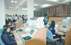 Giảm giá mạnh, KDC kéo thị trường đi xuống