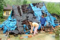 Sóng lớn, triều cường gây nhiều thiệt hại các tỉnh ven biển