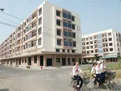 Cái gì cũng chậm!