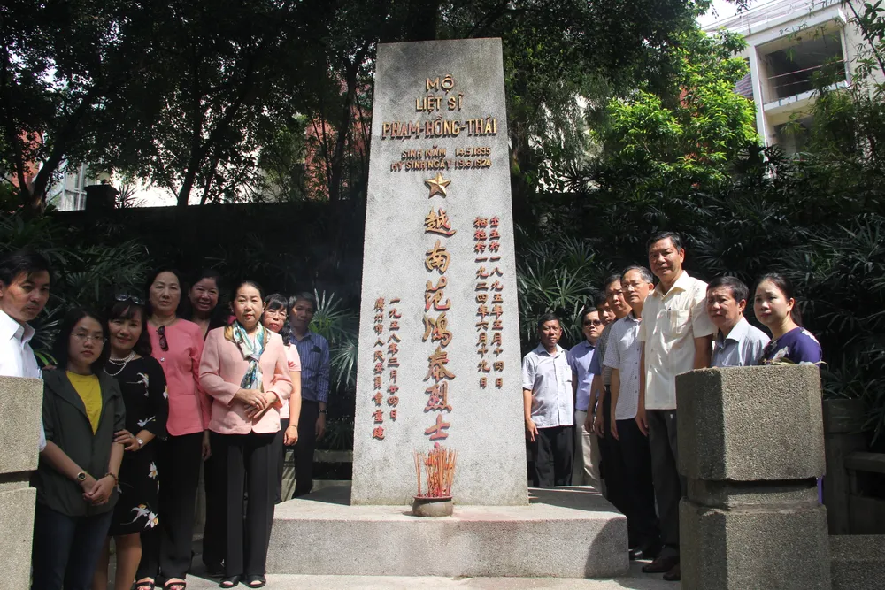 Đoàn đại biểu Thành ủy TPHCM viếng mộ liệt sĩ Phạm Hồng Thái tại Quảng Châu - Trung Quốc ảnh 1