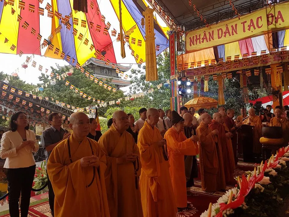 Tưởng niệm các anh hùng, liệt sĩ hy sinh vì nền độc lập dân tộc