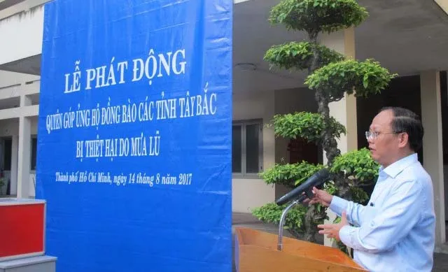 Đồng chí Tất Thành Cang, Ủy viên Trung ương Đảng, Phó Bí thư Thường trực Thành ủy phát động đóng góp ủng hộ đồng bào các tỉnh miền núi phía Bắc bị thiệt hại do cơn lũ gây ra