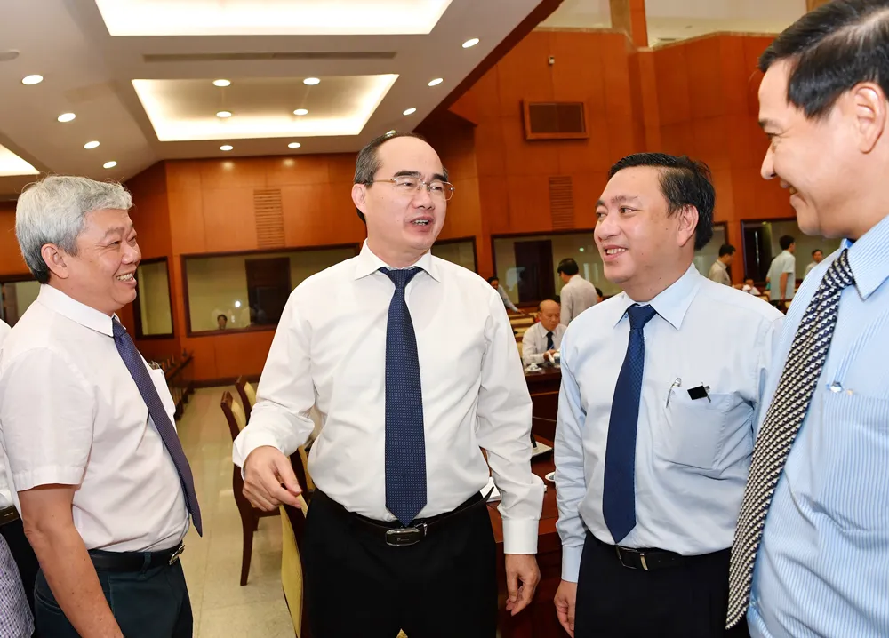 Hội nghị Thành ủy TPHCM lần thứ 11 (Khóa X): Bàn giải pháp phát triển nhanh, bền vững ảnh 2