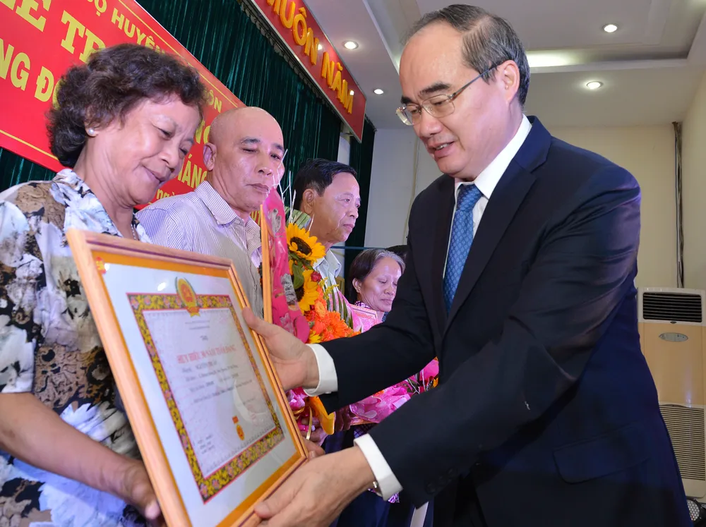 Phát huy truyền thống cách mạng, xây dựng quê hương 18 thôn vườn trầu giàu đẹp ảnh 2