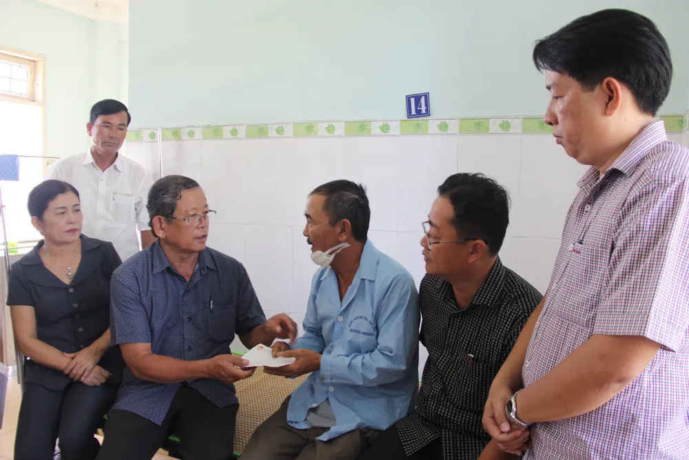 TPHCM hỗ trợ người dân các tỉnh miền Trung bị thiệt hại do bão số 10      ảnh 1