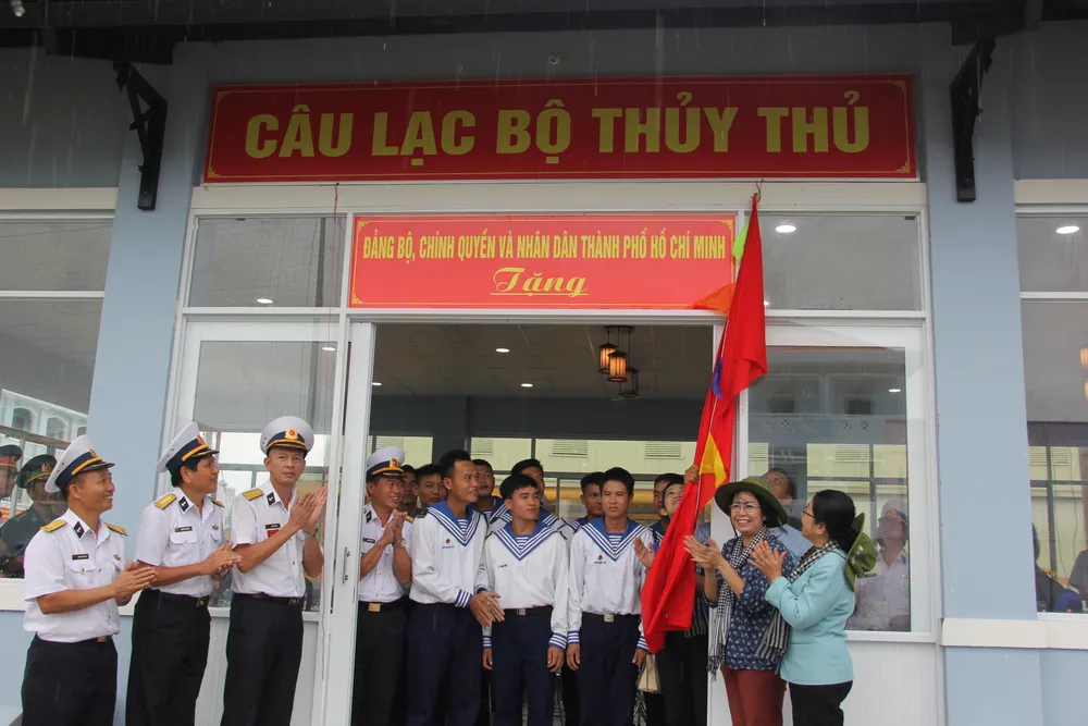 Bàn giao Nhà CLB Thủy thủ Vùng 5 Hải quân do TPHCM xây tặng     ảnh 4