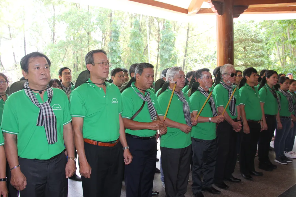 Bắt đầu hành trình “Làng Sen quê Bác - Sông Mã anh hùng” ảnh 1