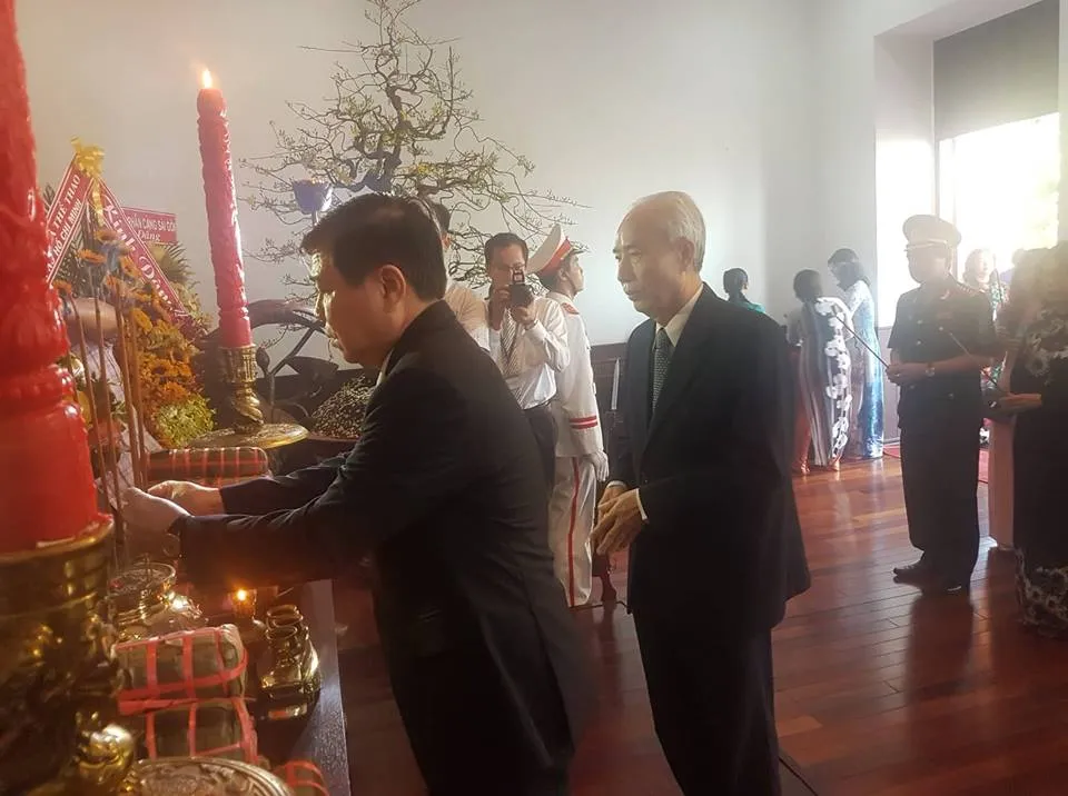 Lãnh đạo TPHCM dâng cúng bánh tét Quốc tổ Hùng Vương ảnh 5