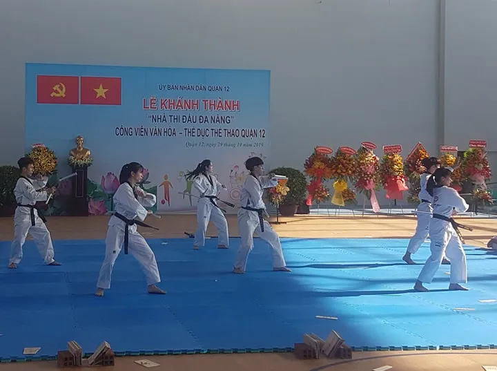 Biểu diễn môn võ thuật trong lễ khánh thành, đưa vào sử dụng Nhà thi đấu đa năng