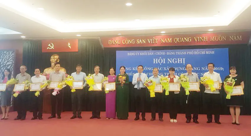 Dồn sức tổng lực cho đợt thi đua cao điểm chào mừng Đại hội Đảng các cấp ảnh 2