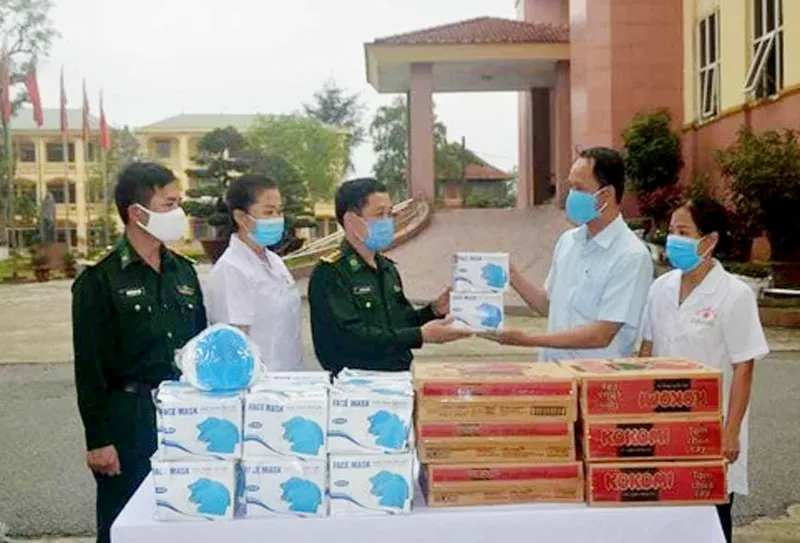 Bộ đội biên phòng tiếp nhận ủng hộ trang thiết bị y tế phòng, chống dịch Covid-19    ảnh 1