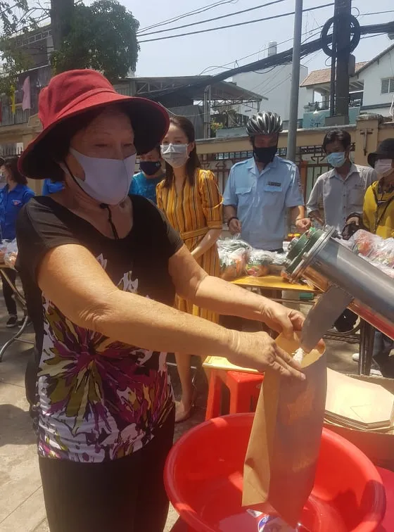 Khai trương 3 “ATM gạo” phát cho người có hoàn cảnh khó khăn ảnh 1