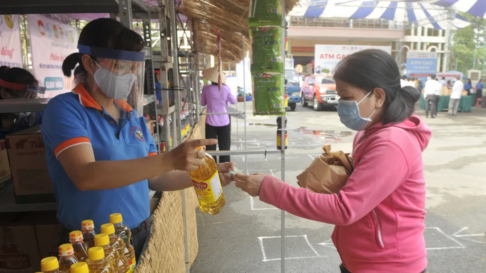 Hơn 30 ngàn lượt người đến phiên chợ 0 đồng quận Thủ Đức ảnh 5