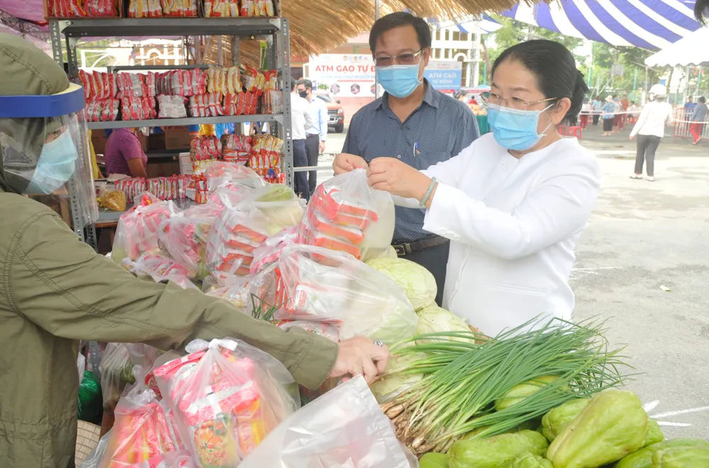 Hơn 30 ngàn lượt người đến phiên chợ 0 đồng quận Thủ Đức ảnh 2