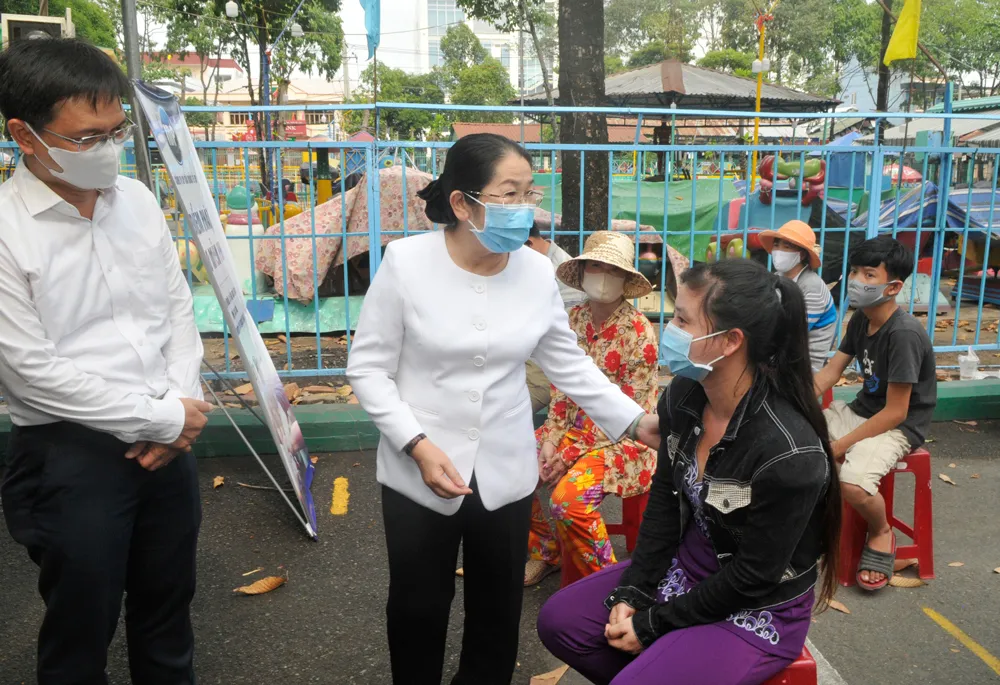 Hơn 30 ngàn lượt người đến phiên chợ 0 đồng quận Thủ Đức ảnh 1