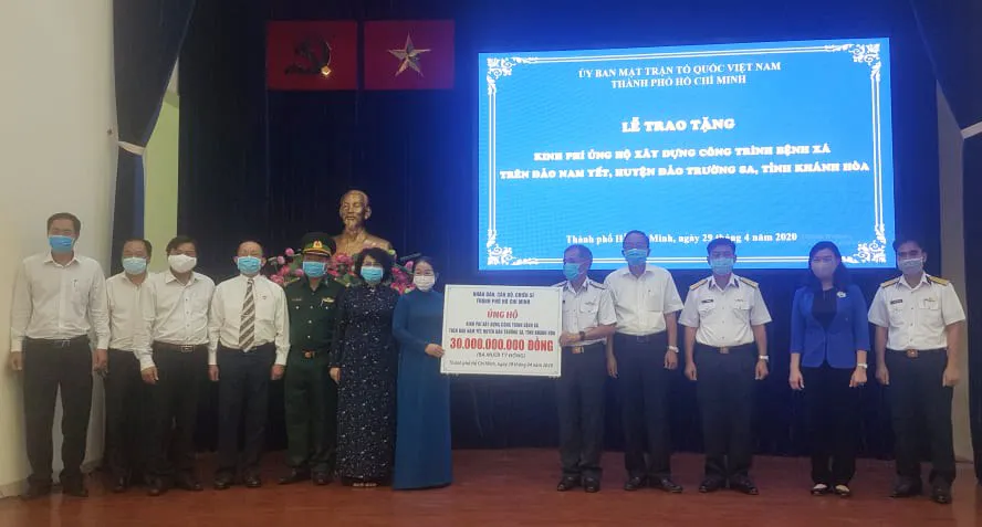 Trao tặng 30 tỷ đồng kinh phí xây dựng Bệnh xá trên đảo Nam Yết, Trường Sa ảnh 1